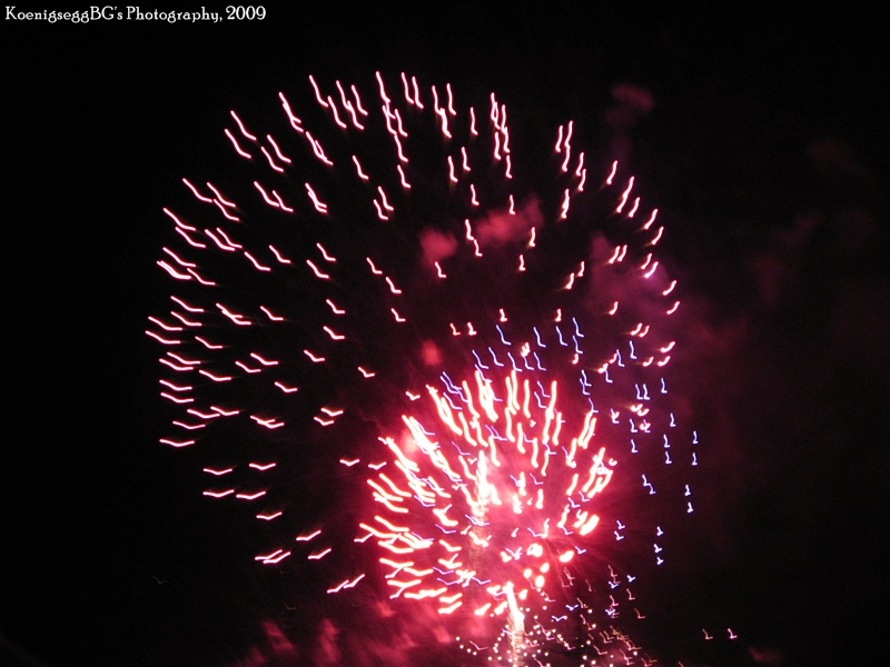 Fireworks_by_KoenigseggBG.jpg